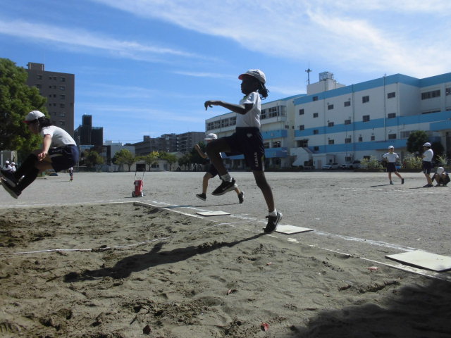 走り幅跳び