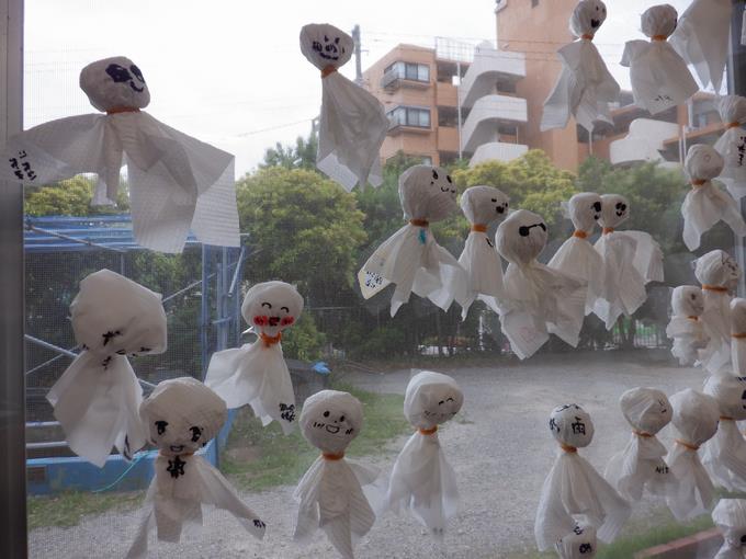 明日、天気に…