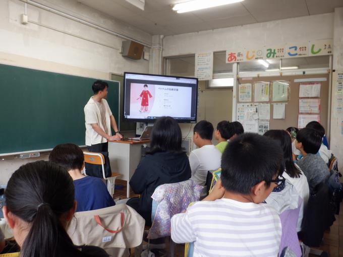 日本にはない服装