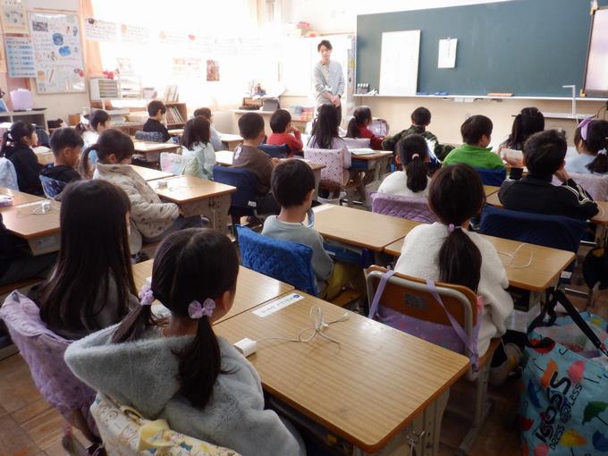 静かに聞いています