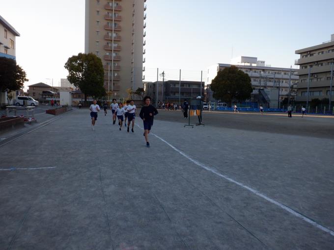 トラックを走る！