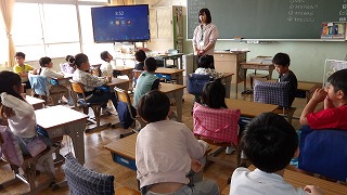 一人一人自己紹介をしています