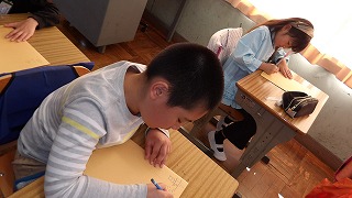 カードの書き方を学ぶことで学習のルールをつくっていきます