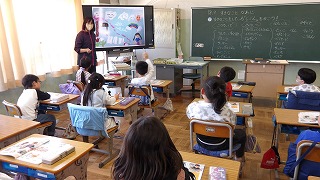 どんな場面の絵か、わかる表現に注目しています