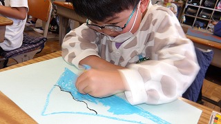 好きなことをしている自分を描くので、思い出しながら楽しそう