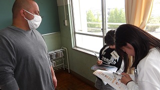 ALTの先生の名前のスペルを聞き出すのは難しそうですね
