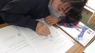 お父さんの真剣さを理解しながら、主人公の気持ちを考えていきます