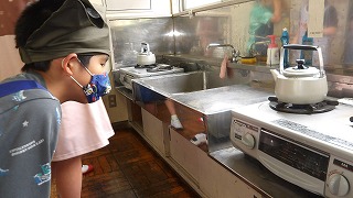 コンロの炎の大きさを確認