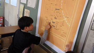 教科書にはない担任が読んだ「白いぼうし」のアナザー・ストーリーが起こっている場所をマップで確認しています