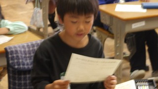 発表に意欲的な子供たち。相手の立場に立った伝え方を意識できたようです
