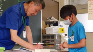 自力解決をし、先生に丸を付けてもらえると大喜びです
