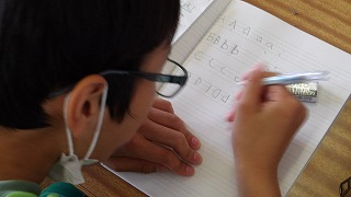 アルファベットの小文字が大文字からどのように変わったか、想像が楽しいです