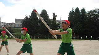 隊形移動もテキパキとこなせるようになってきて、動きにも自信をつけてきました