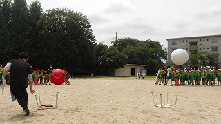 大玉送りは実際に対戦し盛り上がりました