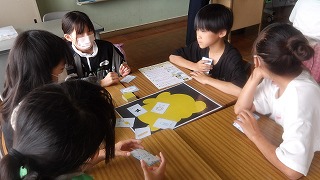 課題解決のアイデアを出せると、大モヤーンの顔パーツが手に入ります