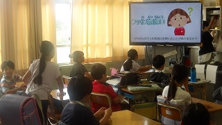 今年度1回目なので、フッ化物洗口の意図や方法を映像で視聴し確認してから行いました