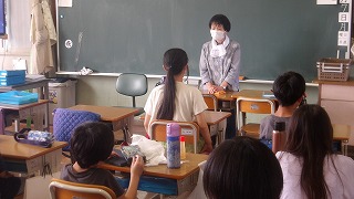 ボランティアさんは、読み聞かせをする本文を全て覚えていらして、子供たちの目を見ながら伝えてくれます