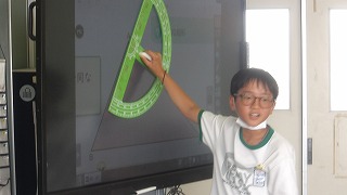 最後は実際に合同な図形を書くために、必要とされる角度や長さの情報を共有し合いました