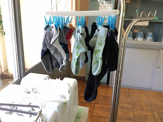手で絞り、脱水をして干すまで。これからは、ハンカチなど個別のものなら手洗いでもできそうですね。