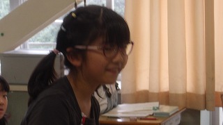 「花」を使ってできる言葉を音読み・訓読みとも子供たちも積極的に発表しています