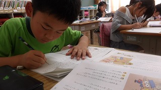 子供たちは、それぞれの人が感じる価値観から、暗黙のルールがあることに気付いていきます
