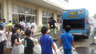 作業員の方は、ごみ袋を持っただけで該当しないごみが入っていることが分かるそうです
