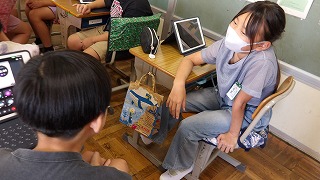 学校紹介にどんなことを入れるとよい笑いになるか、話し合いました