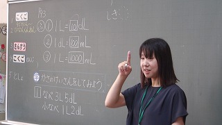 担任の丁寧な板書が、子供たちにとって計算においても位取りや単位を整理しやすくなります