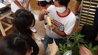 実験をして確認。機体検知管の使い方も理解していきました