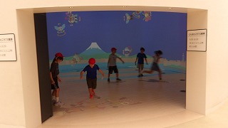 自然を体感できるものや、ダイナミックなデジタル教材に子供たちも熱中して学んでいました