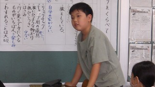 物が動く勢いや距離に着目して意見を共有し、考えを深めていきます