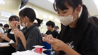 できたての牛乳とヨーグルトをいただき満足!