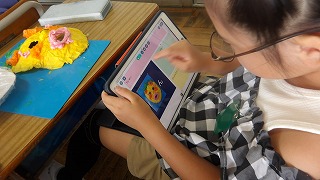 作品をデジタルを使って振り返りを作成。相手に伝えたいことを画像とテキストで表現しています