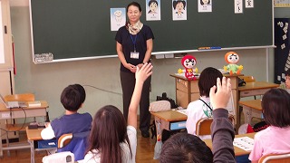 いじめに関するアニメを見て、人間関係を整理します