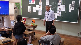 正解のない課題を、子供たちは考え積極的に発表します