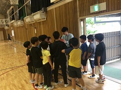 男子バスケットボール部体験の様子