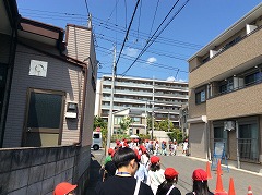 学区探検の様子