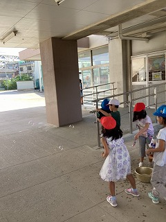 シャボン玉遊びの様子②