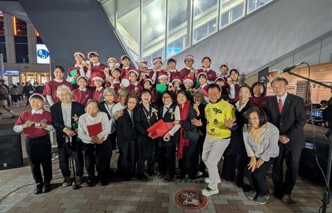 ゆめむし合唱隊のみなさんと演奏を終えて