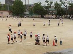 休み時間の校庭