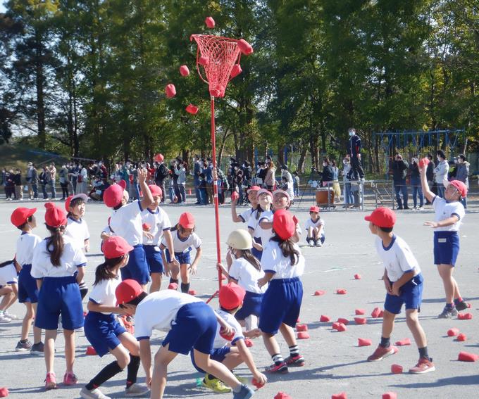 中学年玉入れ