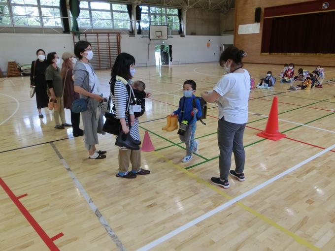 2組引き渡し体育館於
