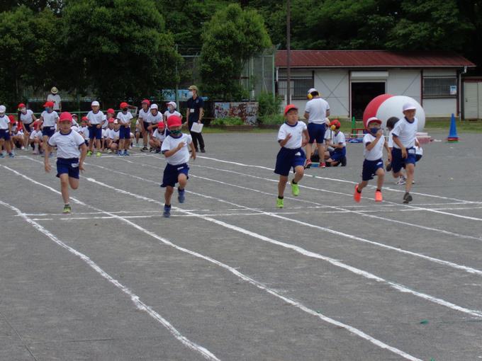 中学年徒競走