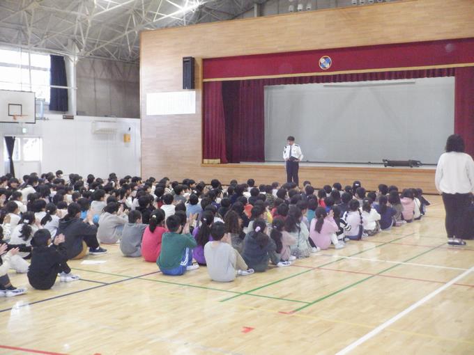 警察官からお話にみんな真剣です