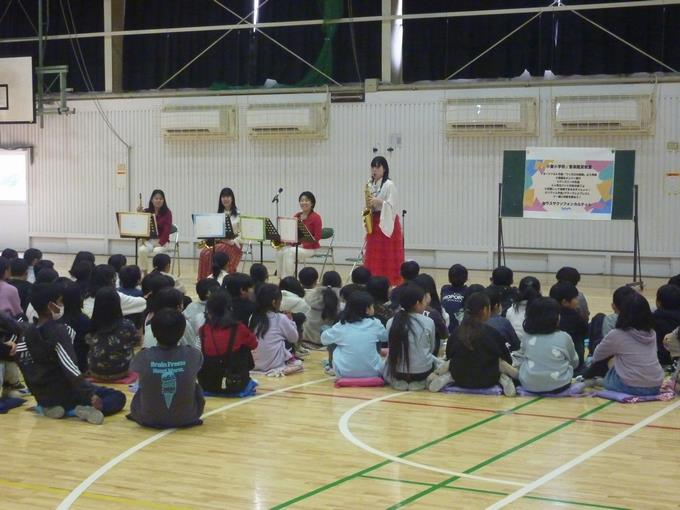 みんな真剣に聴いています