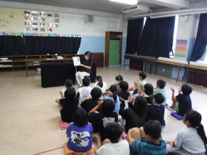 絵本の読み聞かせ