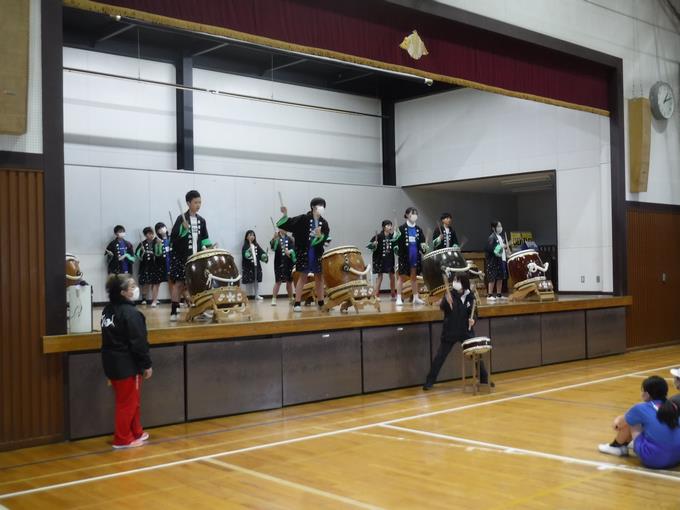 バチさばきが様になっています。
