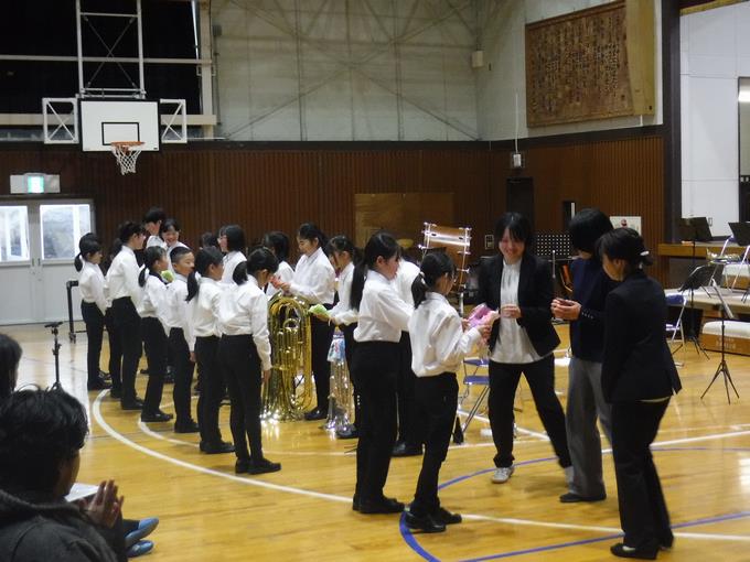 6年生と先生方にお礼のプレゼント