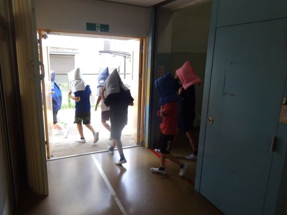 非常口からの避難