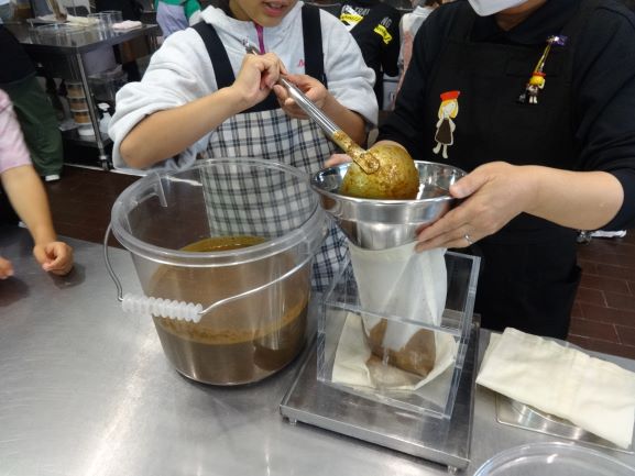 もろみを入れて・・・